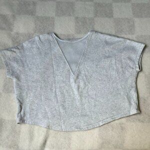 Alo Yoga Viva Short Sleeve Top in White - Size XS